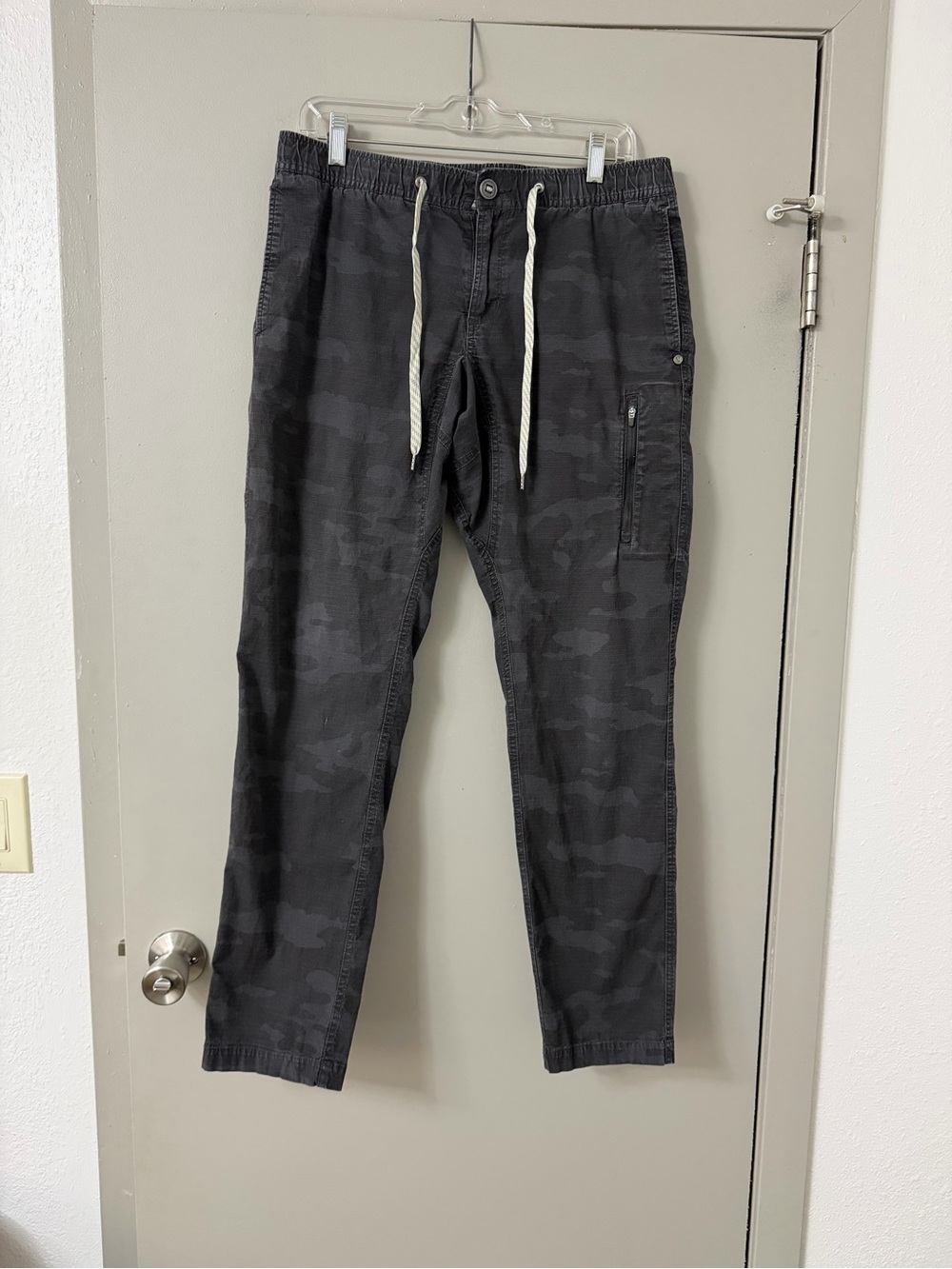 Vuori Men’s Ripstop Jogger Pants Dark Camo Large L Drawstring